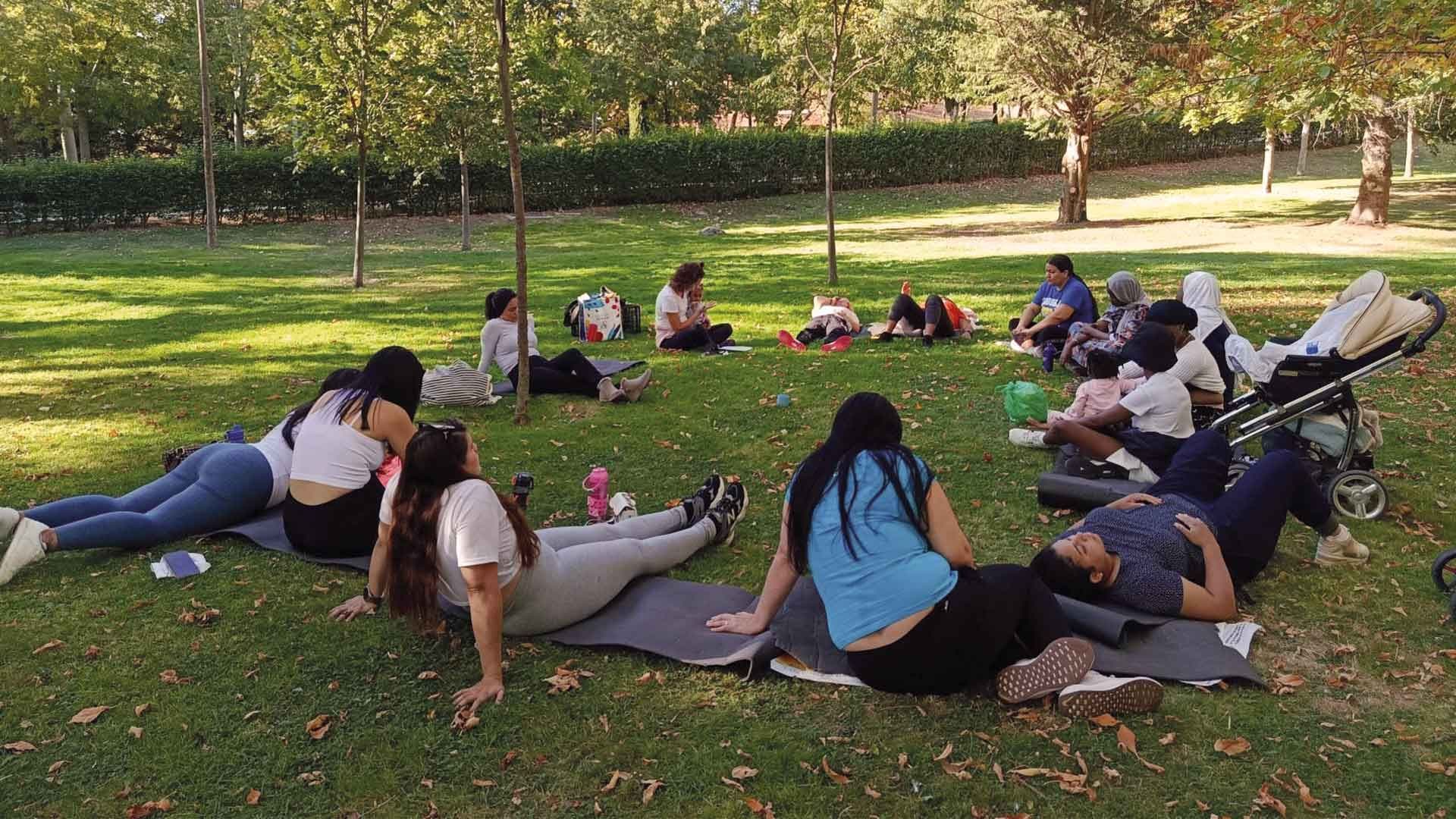 CUANDO EL MUNDO SE DETIENE: LA REALIDAD DE LAS MUJERES REFUGIADAS